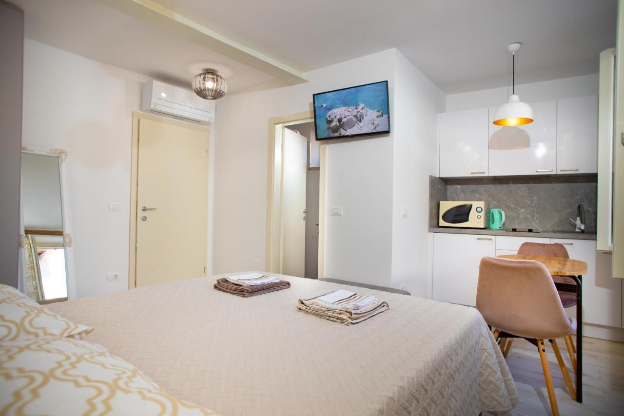 Apartments And Rooms Luan Rovinj Exterior foto